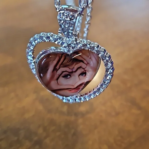 NWOT Rotating Heart Taylor Swift Inspired Necklace - Picture 3 of 5